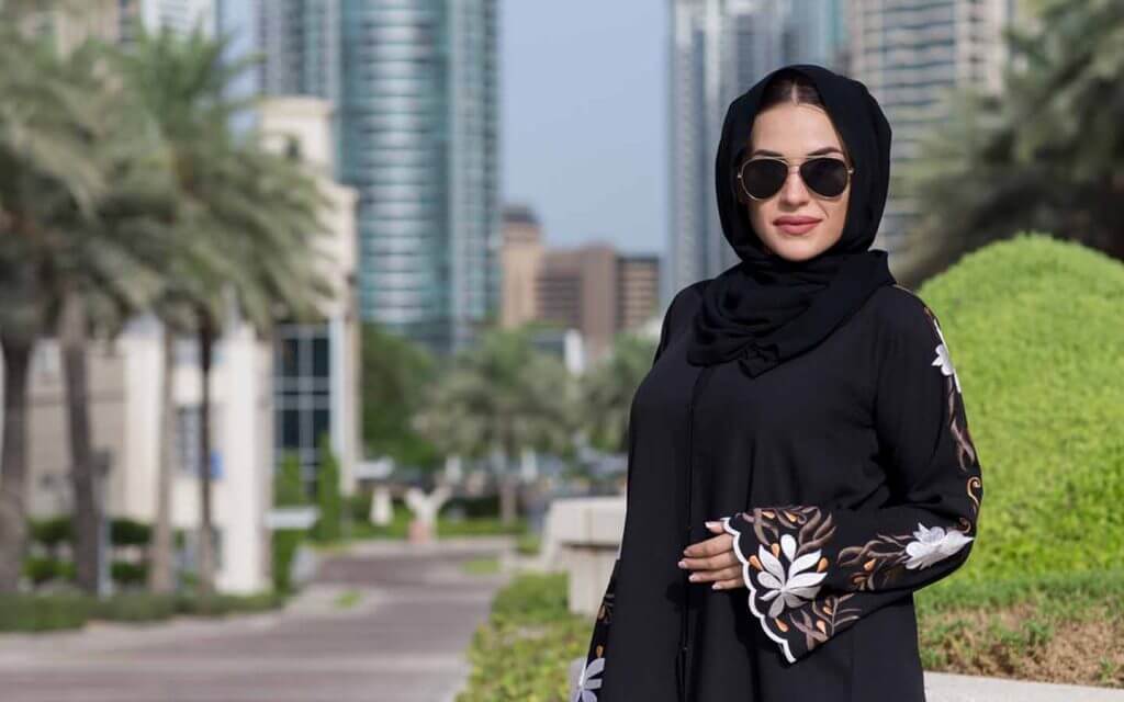 أفضل 6 محلات عبايات في دبي رخيصة..للمرأة العربية